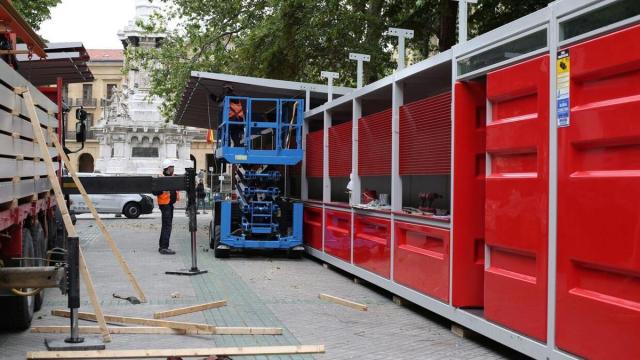 Comienza la instalación de la Tómbola de Cáritas en el Paseo de Sarasate.