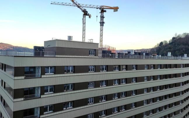 Un bloque de viviendas que se encuentra en fase de construcción en Bilbao.