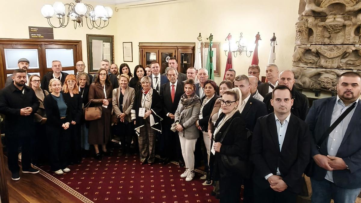 La delegación integra a representantes de 23 comunidades bosnias