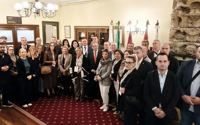La delegación integra a representantes de 23 comunidades bosnias