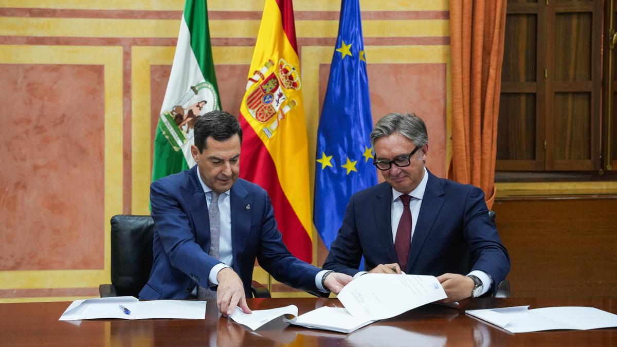 Juanma Moreno (PP) y Manuel Gavira (Vox)