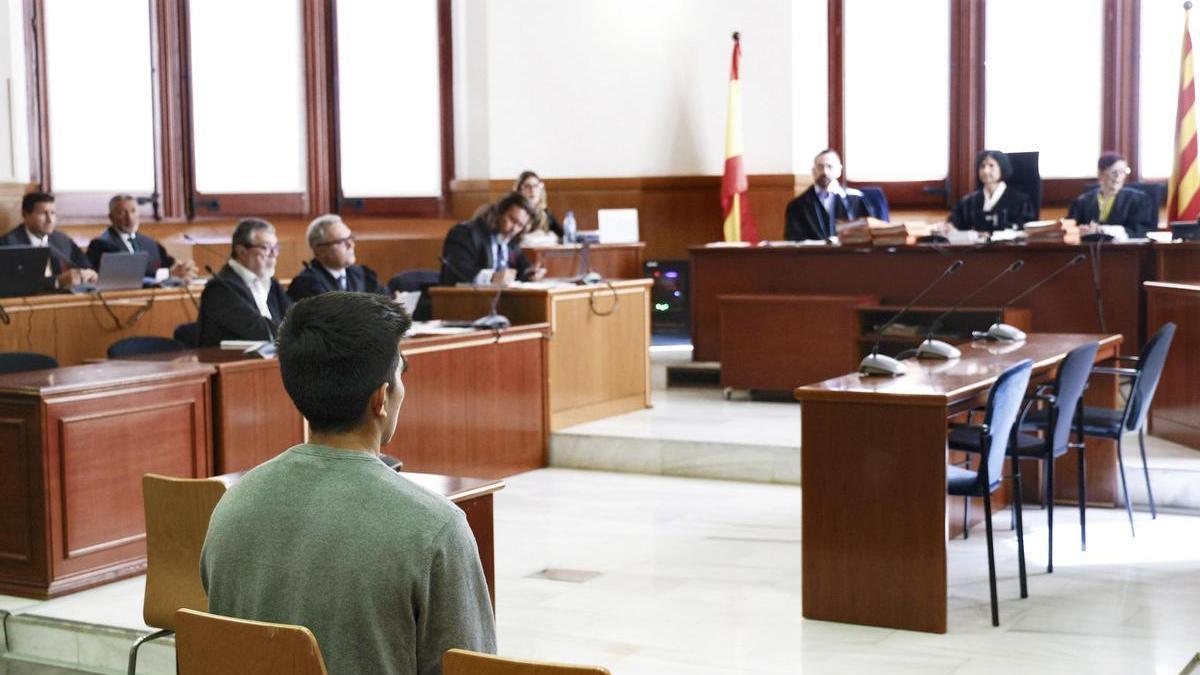 El acusado de la violación en Igualada, durante el juicio.