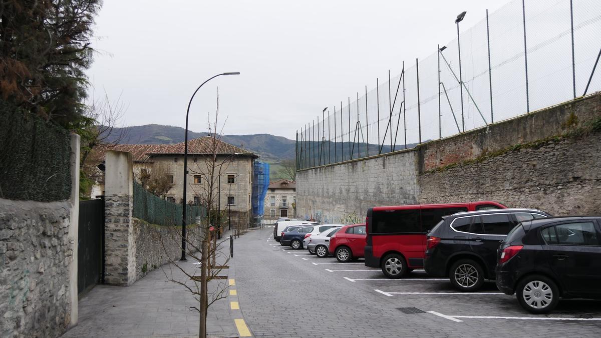 Ante la oleada de robos en vehículos, la Ertzaintza reforzara la vigilancia en zonas de aparcamiento de Orduña