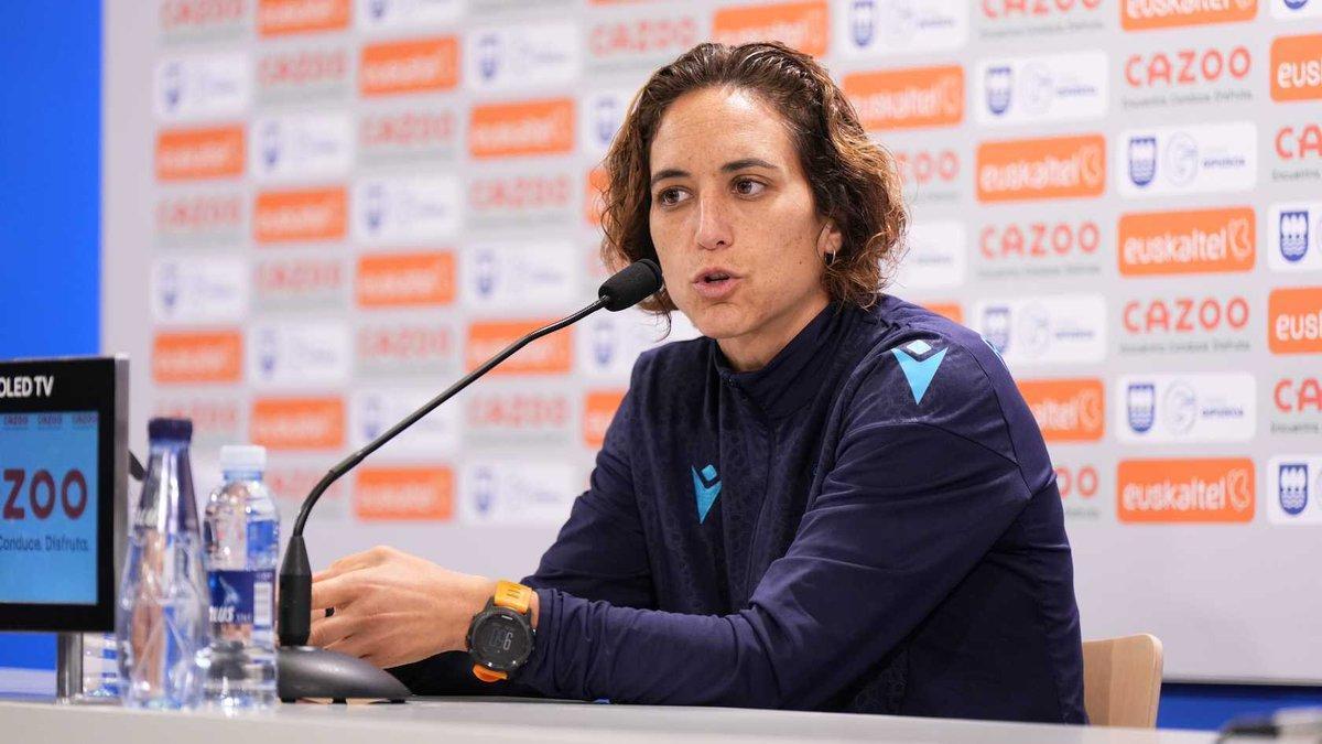 La entrenadora de la Real Sociedad, Natalia Arroyo, durante una rueda de prensa. / N.G.