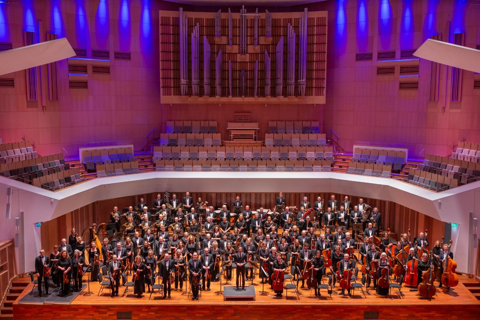 La Philips Symfonie Orkest durante un concierto.