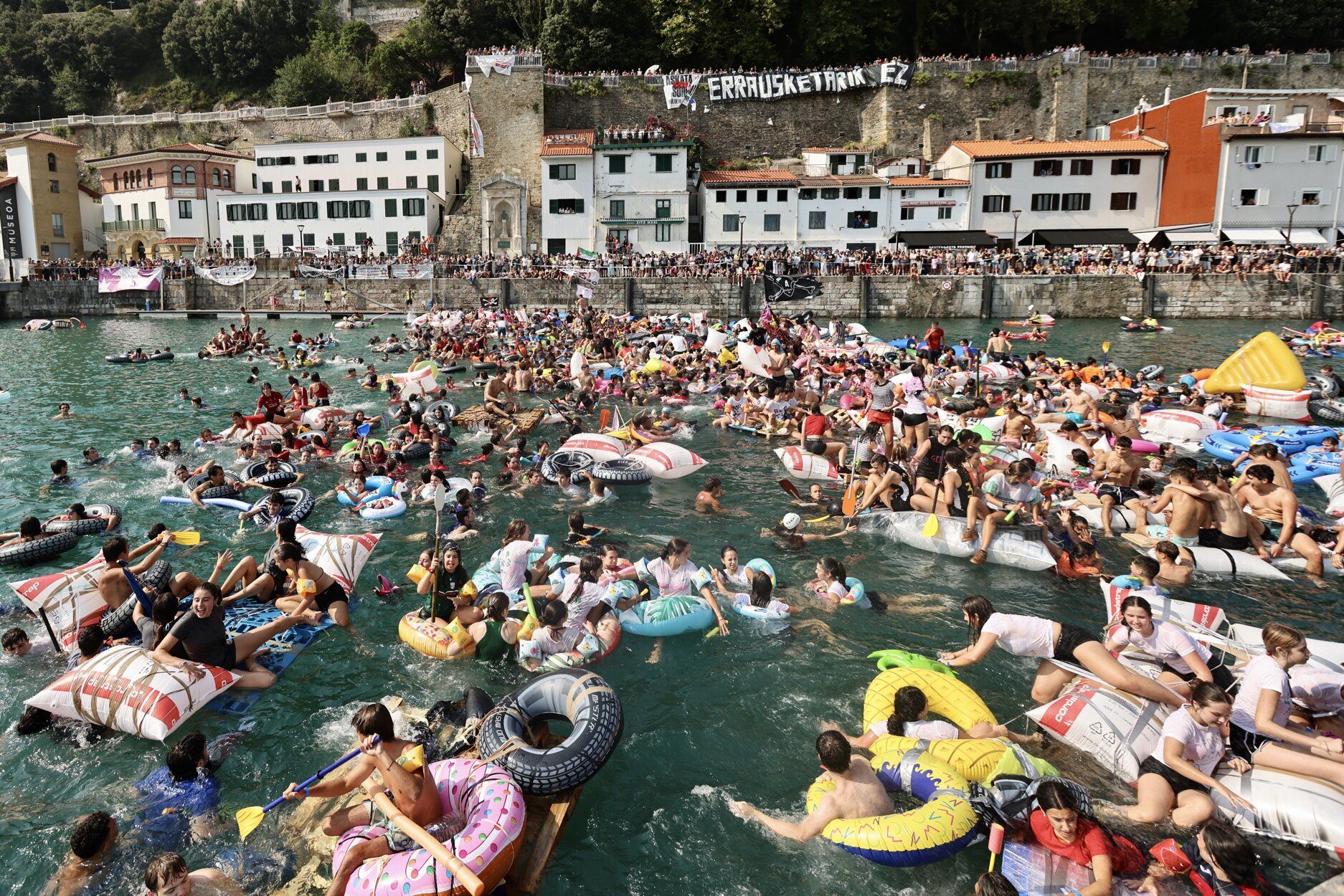 Abordaje pirata en Donostia.