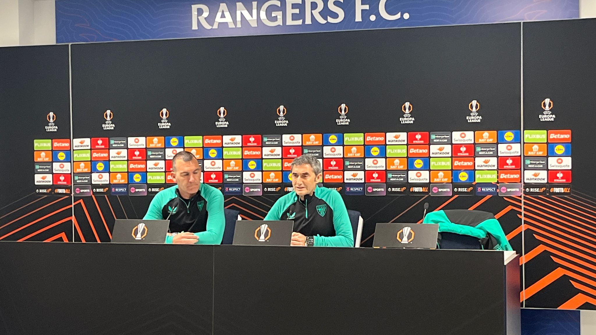 Ernesto Valverde esta tarde en la conferencia de prensa en Ibrox Stadium