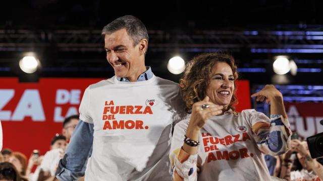 Sánchez apela al voto para evitar la "involución" de PP y Vox con "interminables recortes"