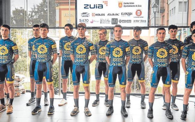 El equipo amateur del Club Ciclista Zuyano echa a rodar