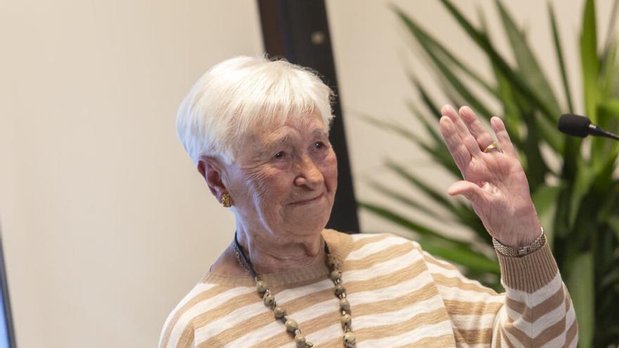 Pepi Asenjo, agradeciendo el reconocimiento.