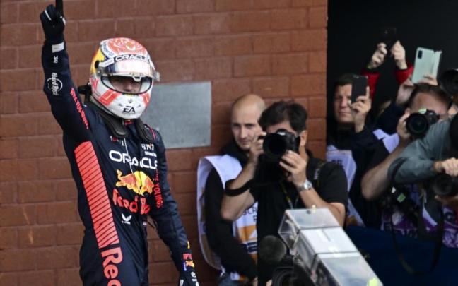 Max Verstappel celebra su victoria en el Gran Premio de Bélgica Max Verstappel celebra su victoria en el Gran Premio de Bélgica
