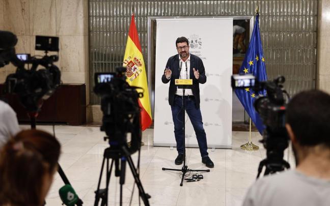 El secretario de Estado de Trabajo, Joaquín Pérez Rey, en la comparecencia ante los medios. / EFE El secretario de Estado de Trabajo, Joaquín Pérez Rey, en la comparecencia ante los medios.