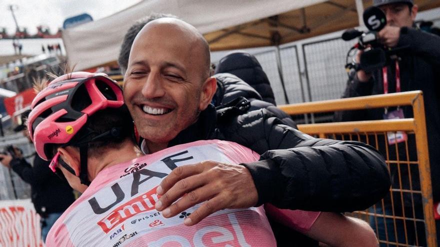 Matxin y Pogacar se abrazan en el Giro que conquistó el esloveno.