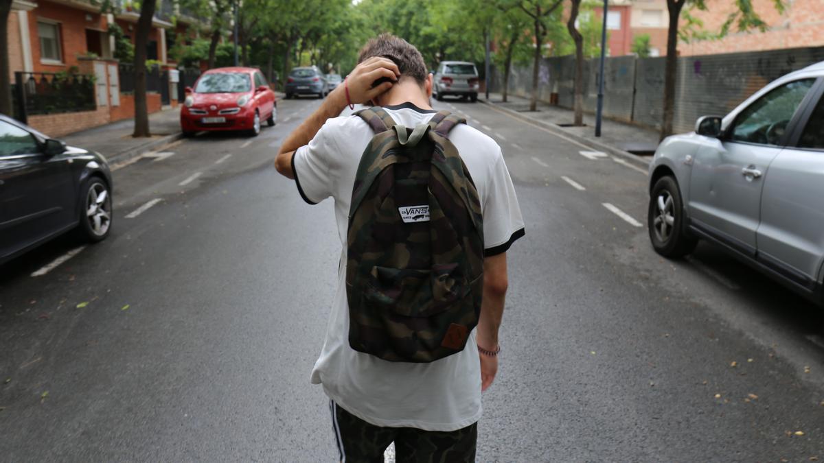 El promedio de uso de pantallas entre los jóvenes es elevadísimo, y los minutos de actividad física, muy escasos