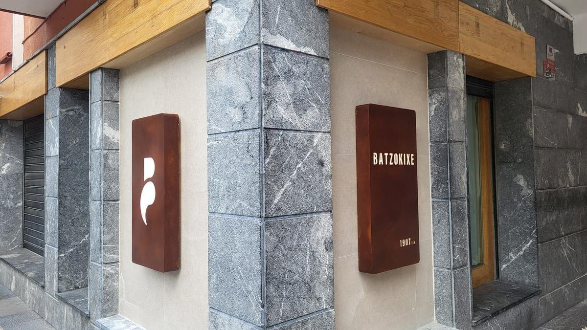 Azkoitiko Batzokiaren kanpokaldea itxura berriarekin