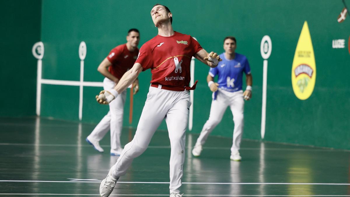 Laso-Albisu ganan a Peio Etxeberria-Rezusta en la última jornada del Campeonato de Parejas disputada en el frontón Beotibar de Tolosa.