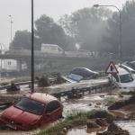 Varios vehículos se acumularon en las carreteras de la provincia de Valencia debido a la dana.