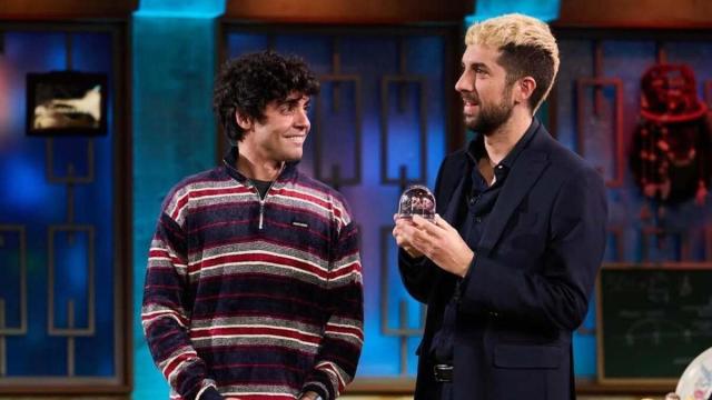 Javier Ambrossi y David Broncano en 'La Revuelta'