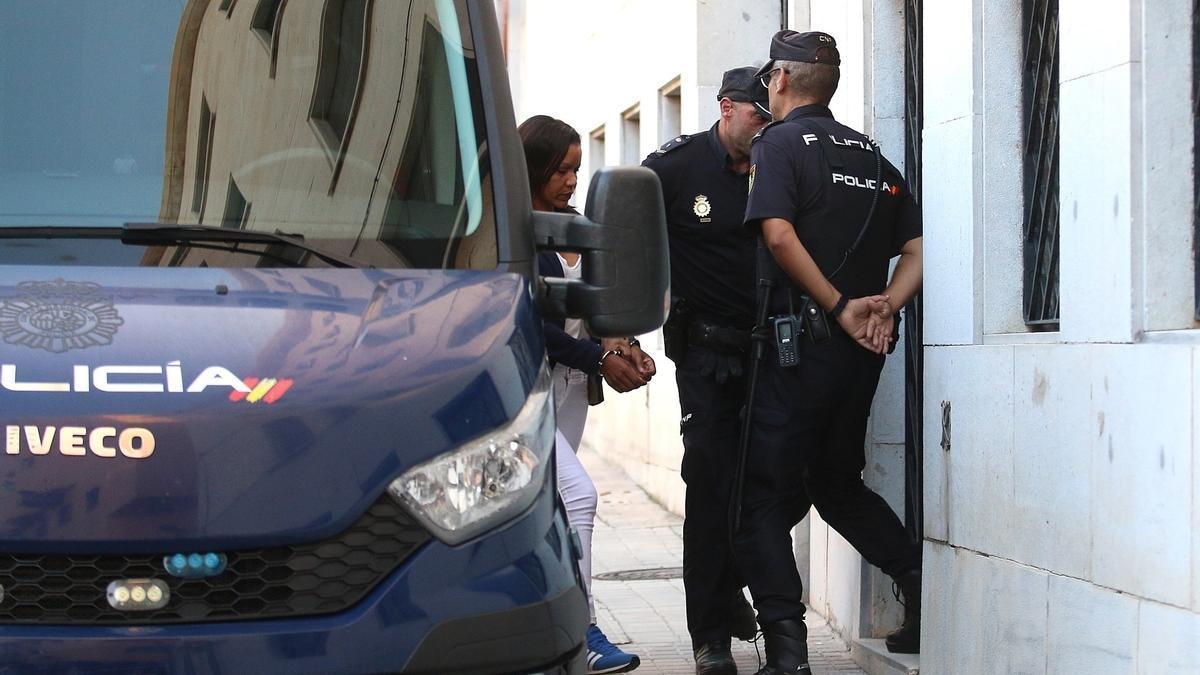 Llegada de Ana Julia Quezada a la Audiencia de Almería