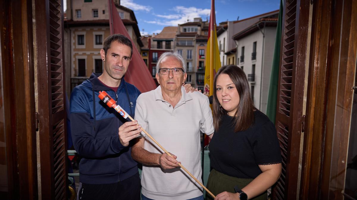 Aritz Ibáñez, Itxaso Martínez de la Pera y Ángel Arana, en el balcón del Ayuntamiento. Foto: Ayuntamiento de Pamplona