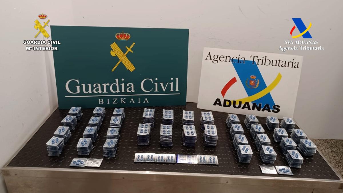 Aprehensión de más de 600 pastillas de sildenafil en el aeropuerto de Bilbao