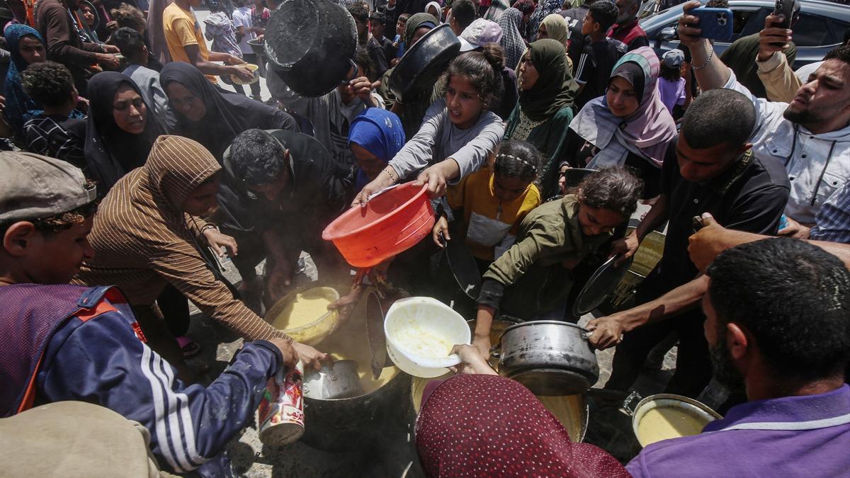 Desesperación por conseguir alimentos en la Franja de Gaza.