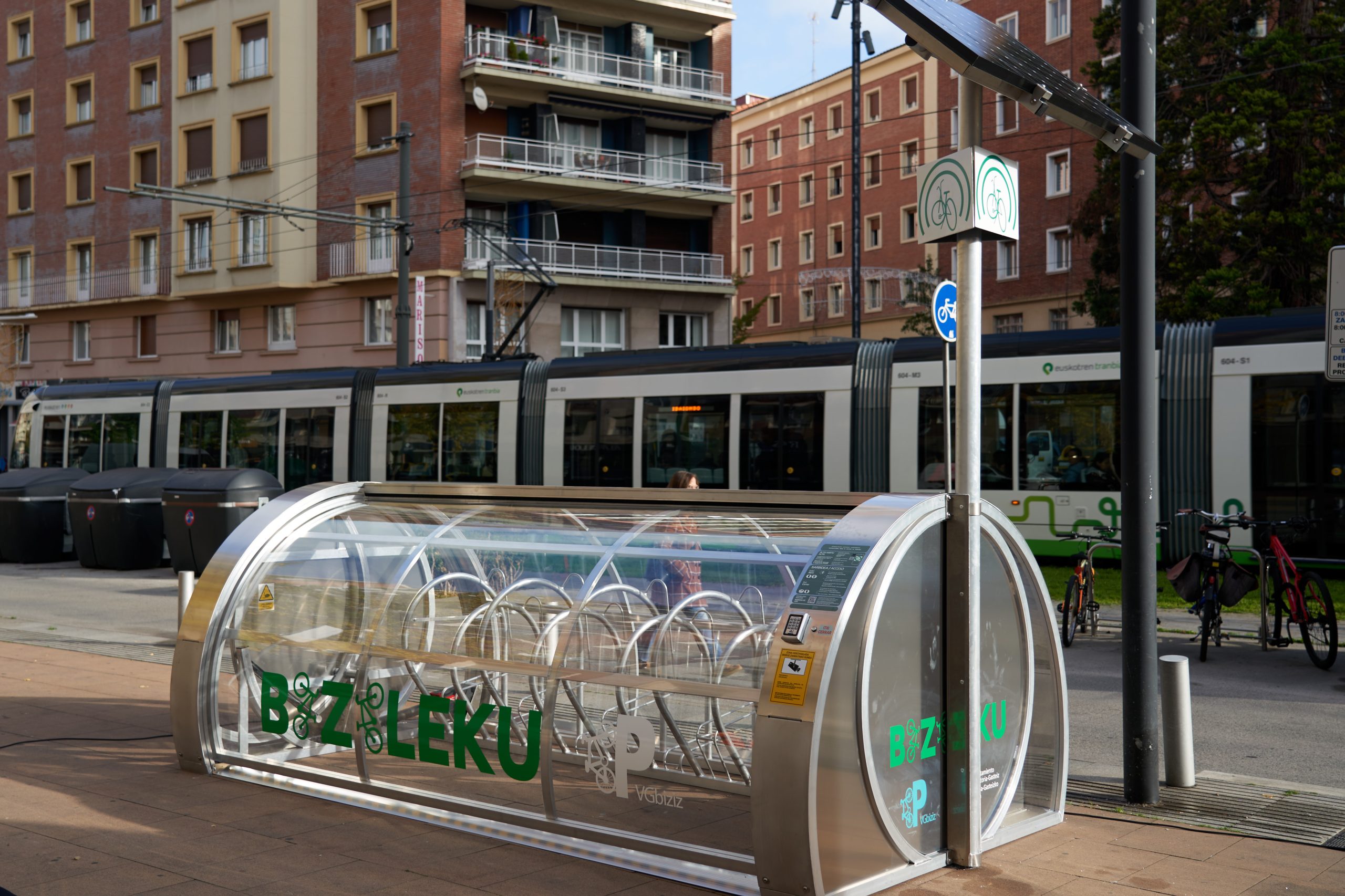Aparcamiento seguro para bicicletas en Gasteiz. 