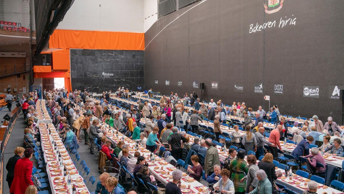La tradicional comida será en el frontón Jai Alai