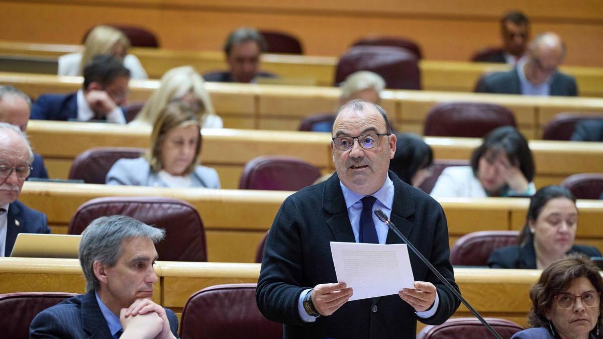 El senador de PNV, Luis Uribe-Etxebarría.