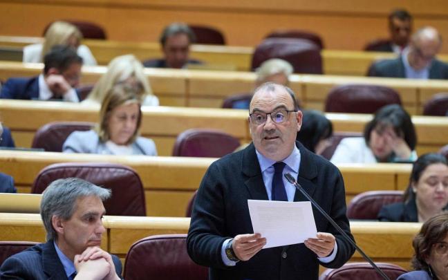 El senador de PNV, Luis Uribe-Etxebarría.