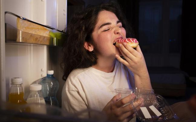 La comida provoca una sensación momentánea de bienestar. / D.S. La comida provoca una sensación momentánea de bienestar.