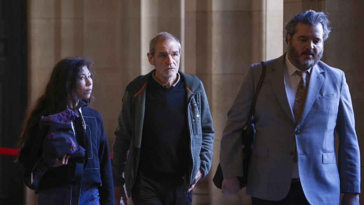 Josu Ternera acude a su juicio en París.