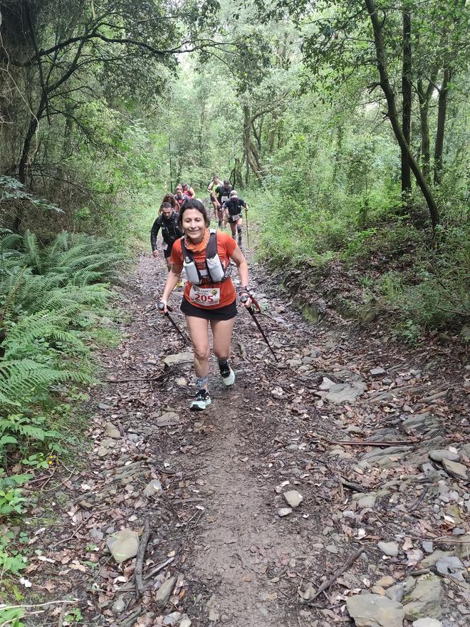 Verónica en la Galdames Mendi Bira, que recorre las sendas de esa ruta.