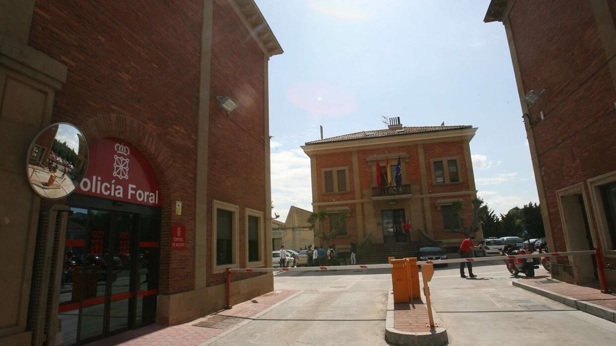 Vista del exterior de la comisaría de la Policía Foral en Beloso Alto.