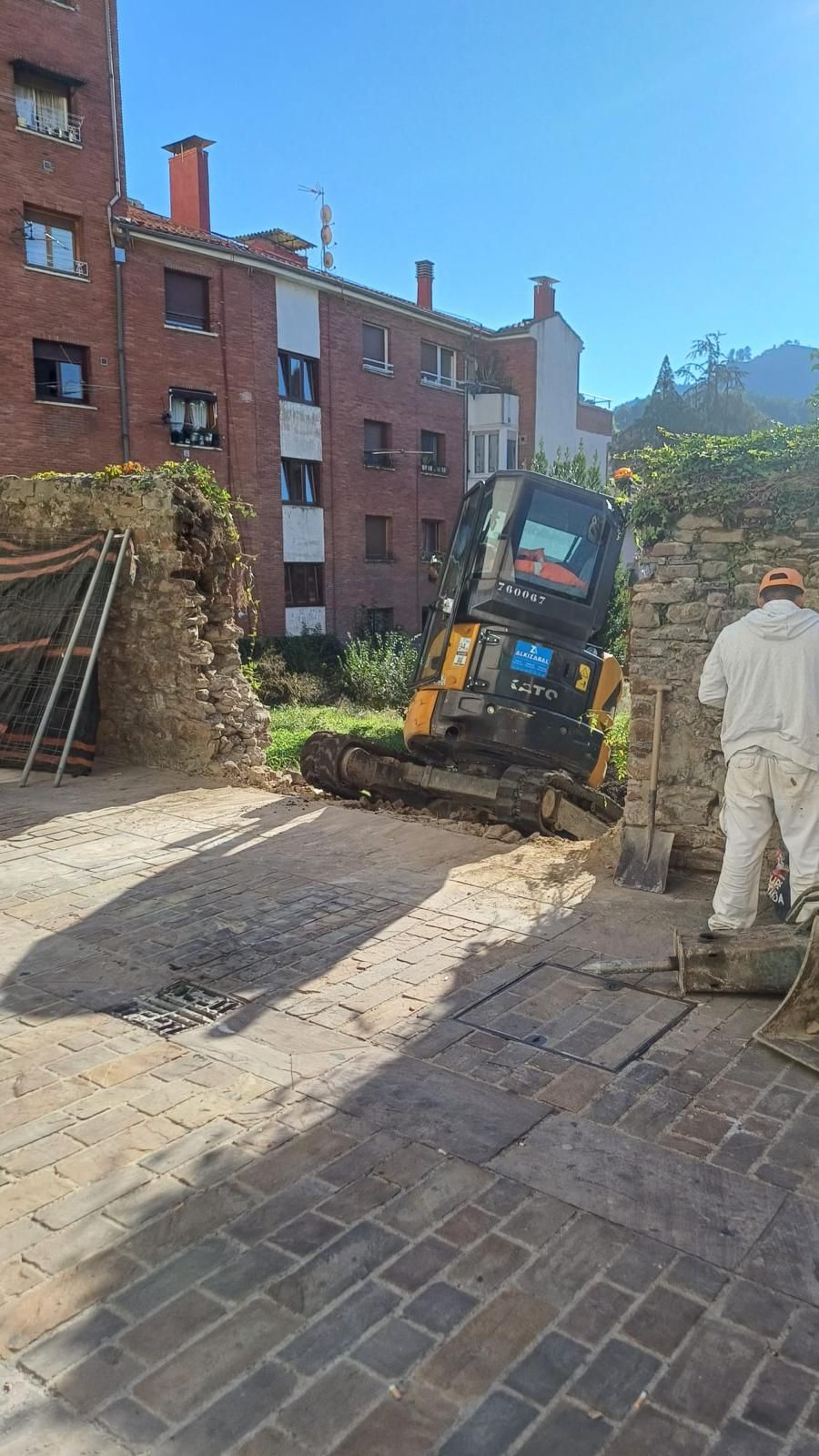 Los trabajos se han realizado en la zona ajardinada