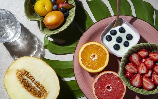 Algunas frutas y verduras tienen acción antioxidante.