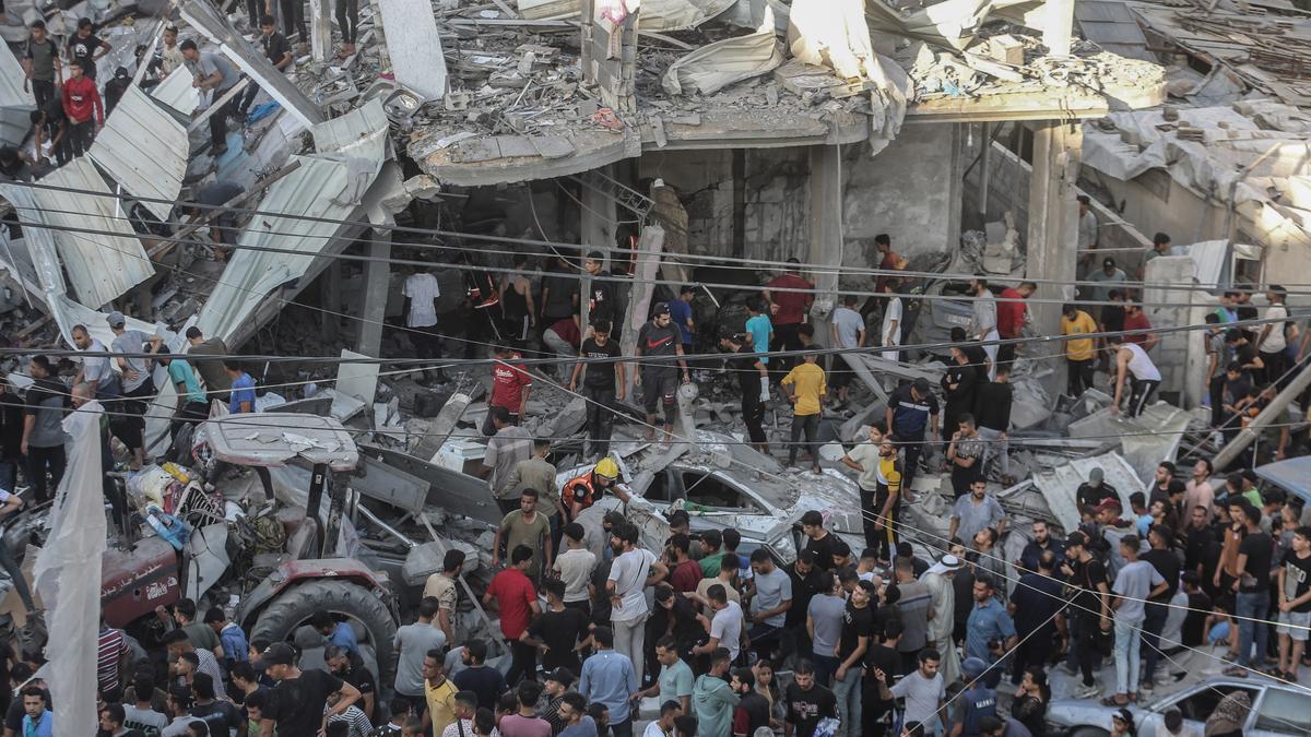 Edificio destruido tras un bombardeo del Ejército de Israel cerca de una escuela de la Agencia de Naciones Unidas para los Refugiados de Palestina en Oriente Próximo (UNRWA)Edificio destruido tras un bombardeo del Ejército de Israel cerca d