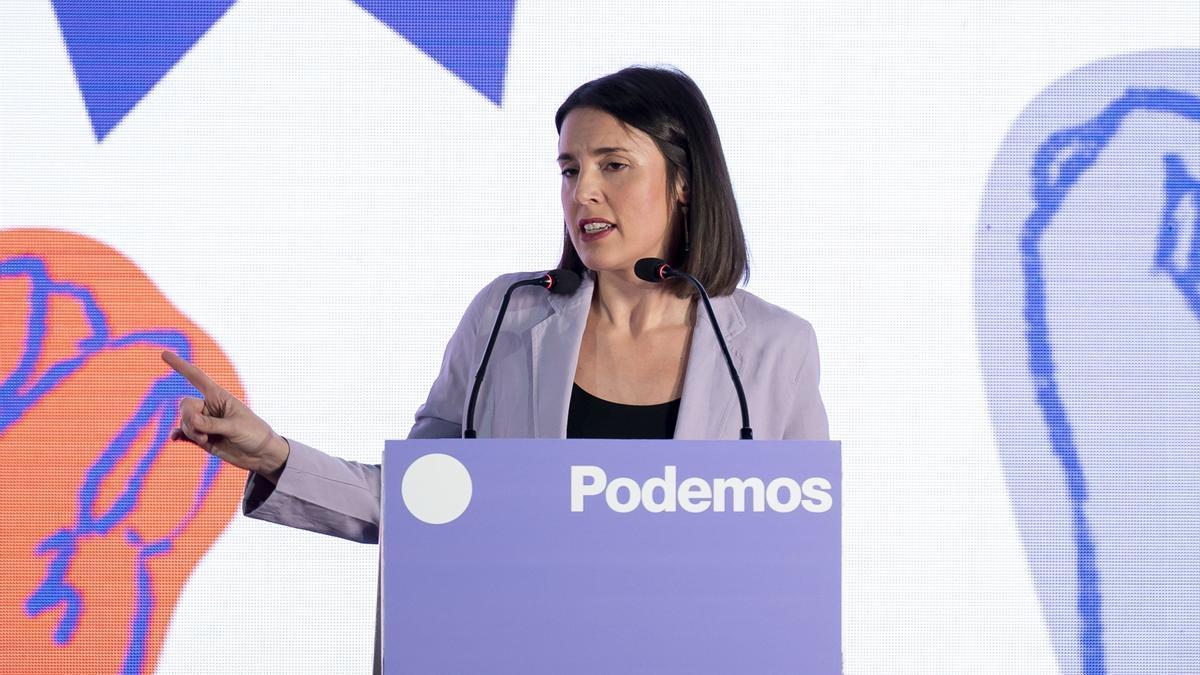La secretaria política de Podemos y eurodiputada, Irene Montero, interviene durante el acto ‘Regularización son derechos’, a 26 de enero de 2026.