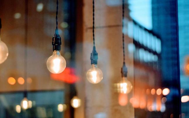 Una iluminación eficiente es clave para ahorrar en la factura de la luz / Pixabay Una iluminación eficiente es clave para ahorrar en la factura de la luz