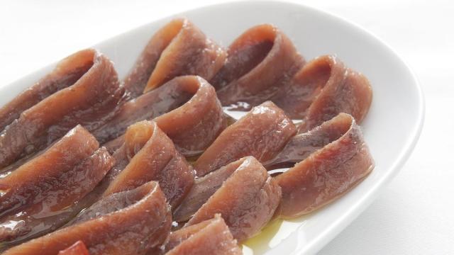 Anchoas en aceite, un bocado muy nutritivo.