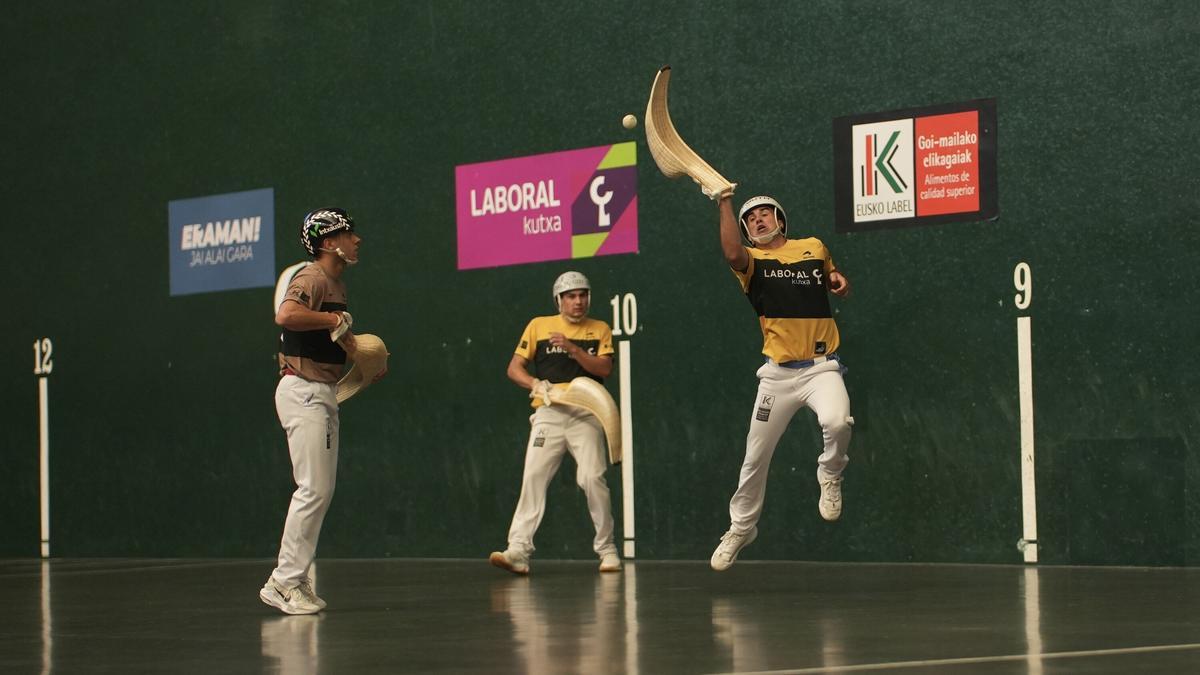 Urreisti-Gorka ganan a Goitia-Basque en la jornada inaugural del Grand Slam de Markina-Xemein de cesta.