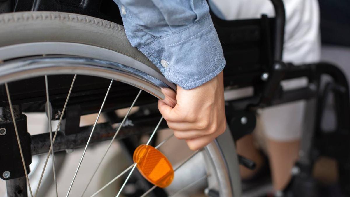 Es una guía de derechos con información práctica sobre cómo anticipar decisiones ante una posible dependencia o discapacidad.