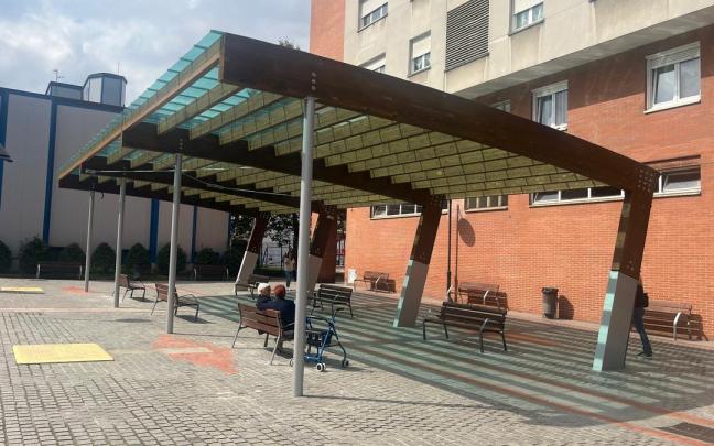 La zona de descanso con bancos y cubierta de Soloarte será similar a la creada ya en Solobarria