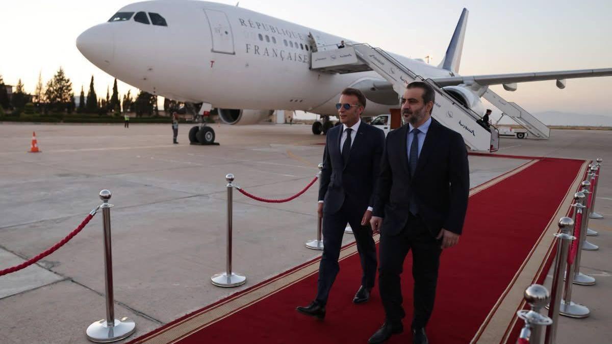 Emmanuel Macron y Asaad Hasán al Shaibani en Damasco.