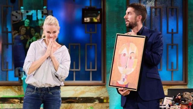 Belén Rueda y David Broncano, anoche en 'La Revuelta'