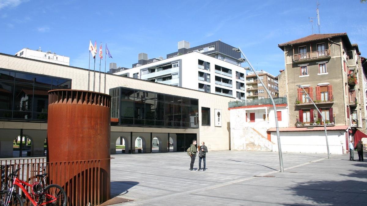 Ayuntamiento de Lasarte-Oria y la plaza Okendo