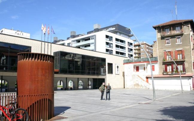 Ayuntamiento de Lasarte-Oria y la plaza Okendo