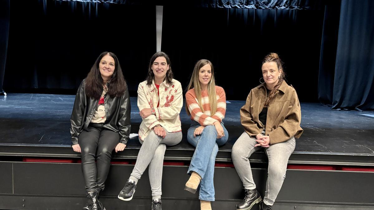 Eunate Encinas, Nuria Alzaga, Sandra Caballero e Irati Redondo, responsable de GazteARTEan.
