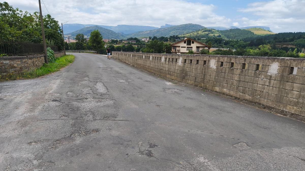 Avenida San Roque en Amurrio antes de la mejora