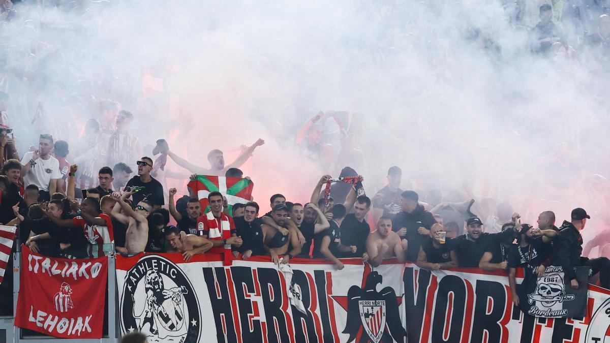 Imagen de miembros de la peña Herri Norte Taldea en el Olímpico de Roma. / E.P.